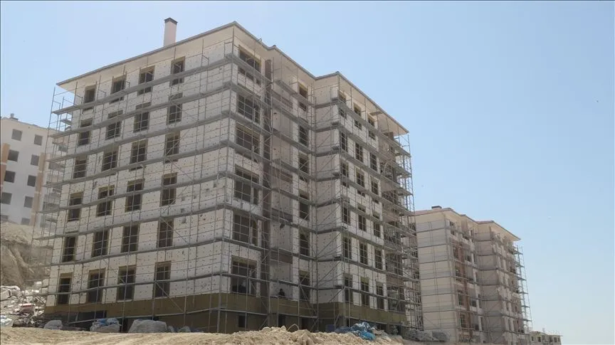Hatay'da afet konutları ve sosyal donatı alanlarının yapımı sürüyor