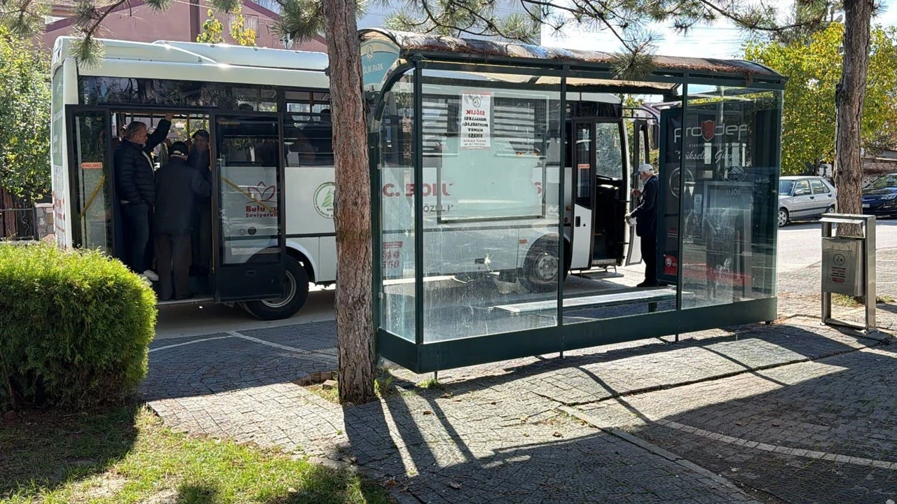 Şehir Magandaları Durağını Harabeye Çevirdiler