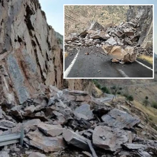 Dağdan Kopan Kayalar Kara Yolunu Yuttu: Ulaşım Durdu