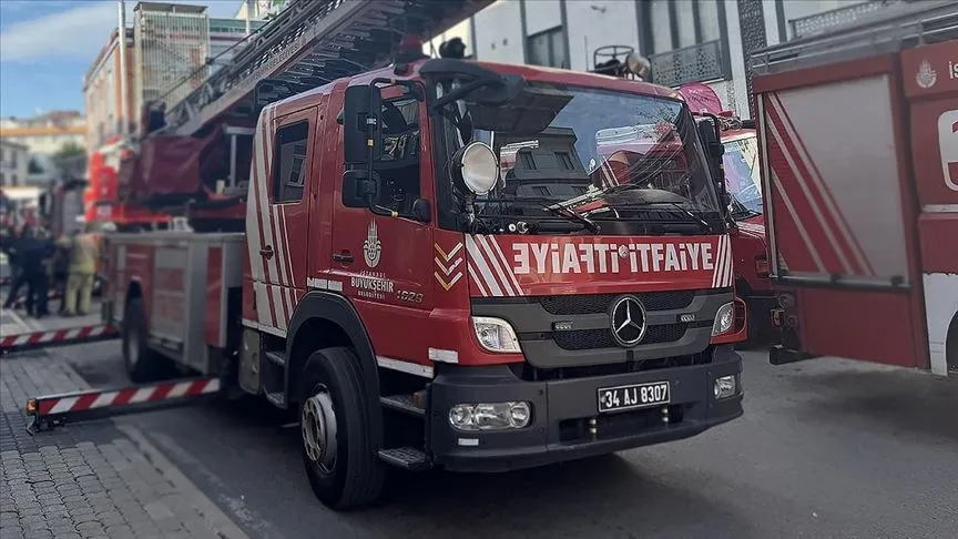 Fatih'te apartmanda çıkan yangında 1 kişi öldü, 5 kişi yaralandı
