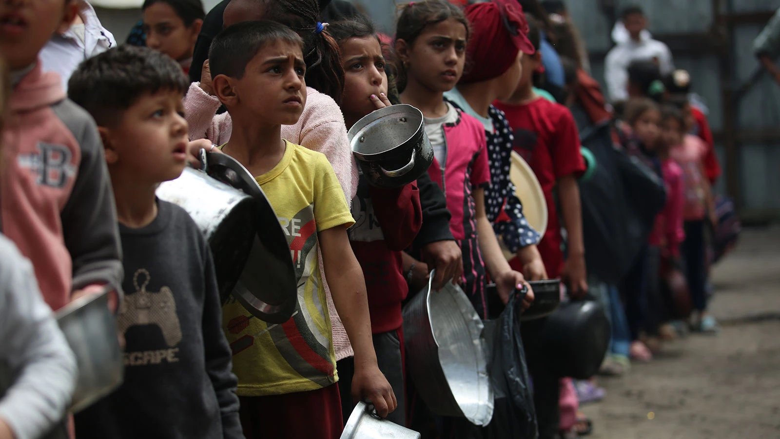 İsrail, Gazze'nin orta kesimindeki Filistinlileri göçe zorluyor
