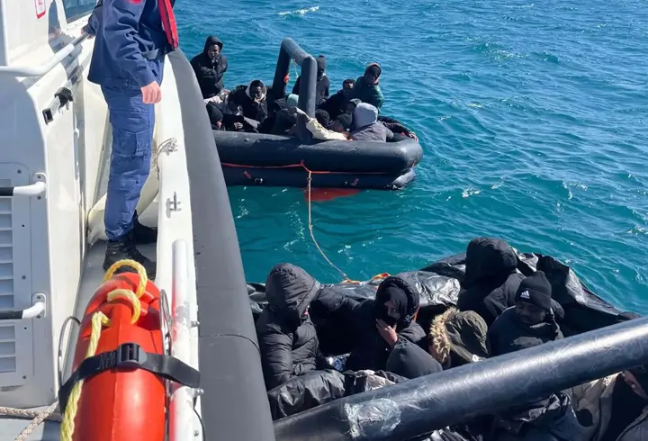 Yunan unsurları tarafından geri itilen 31 kaçak göçmen kurtarıldı