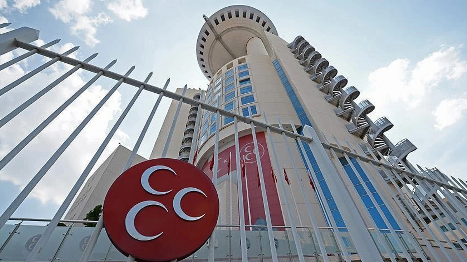 MHP Kütahya ve Eskişehir İl Teşkilatlarını feshetti