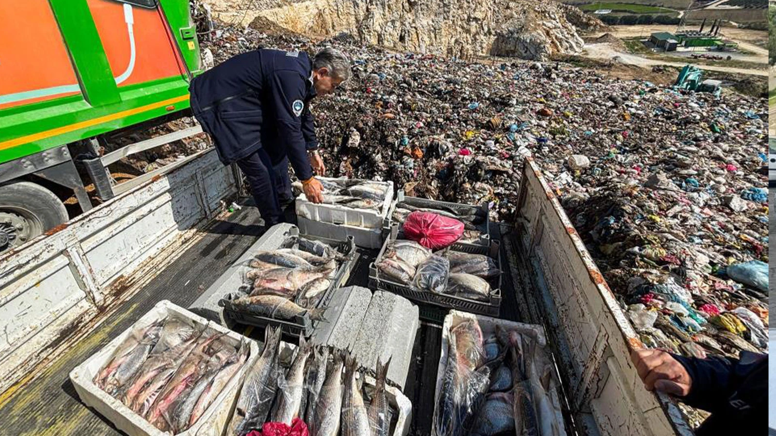 Sağlıksız şartlarda ele geçirilen 750 kilo balık imha edildi