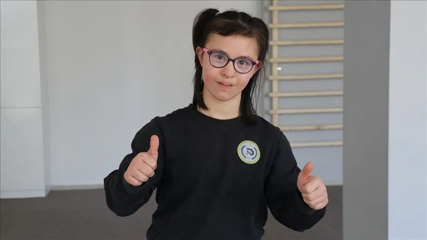 Isparta'da Down sendromlu Elif atletizmde çifte başarı elde etti