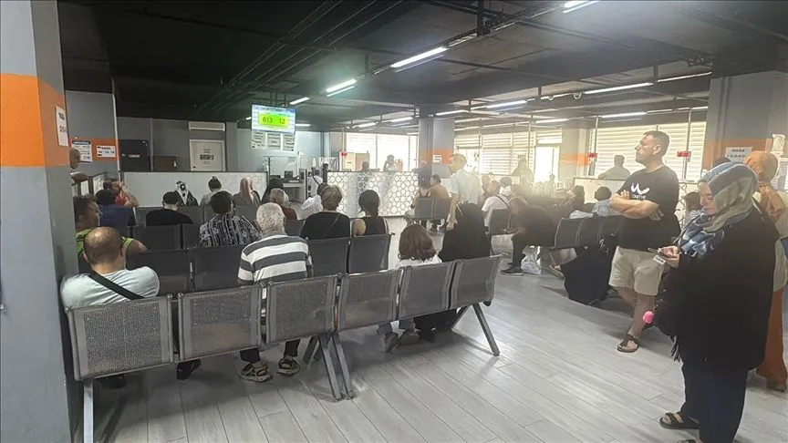 İstanbul'daki nüfus müdürlüklerinde sürücü belgesi yenileme yoğunluğu