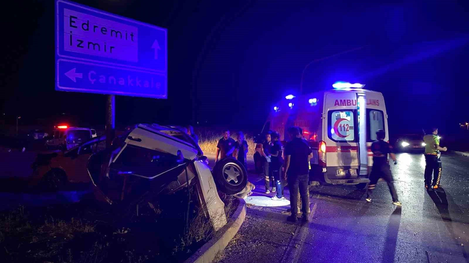 Çanakkale’de iki otomobil çarpıştı: 1’i ağır 3 yaralı