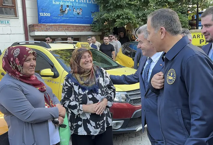 İçişleri Bakanı Yerlikaya, Artvin'de ziyaretlerde bulundu