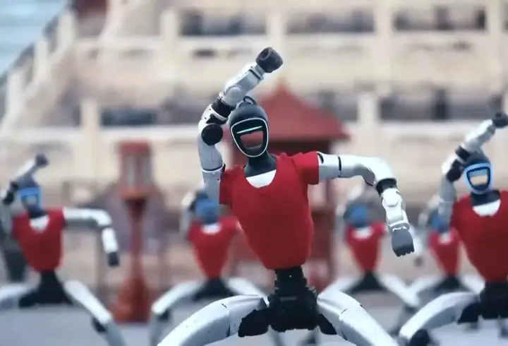 Pekin’de teknoloji şovu! Tarihi mekanda geleceğin ordusu