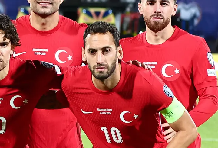 Hakan Çalhanoğlu, Bulgaristan maçıyla 100'ler kulübüne girdi