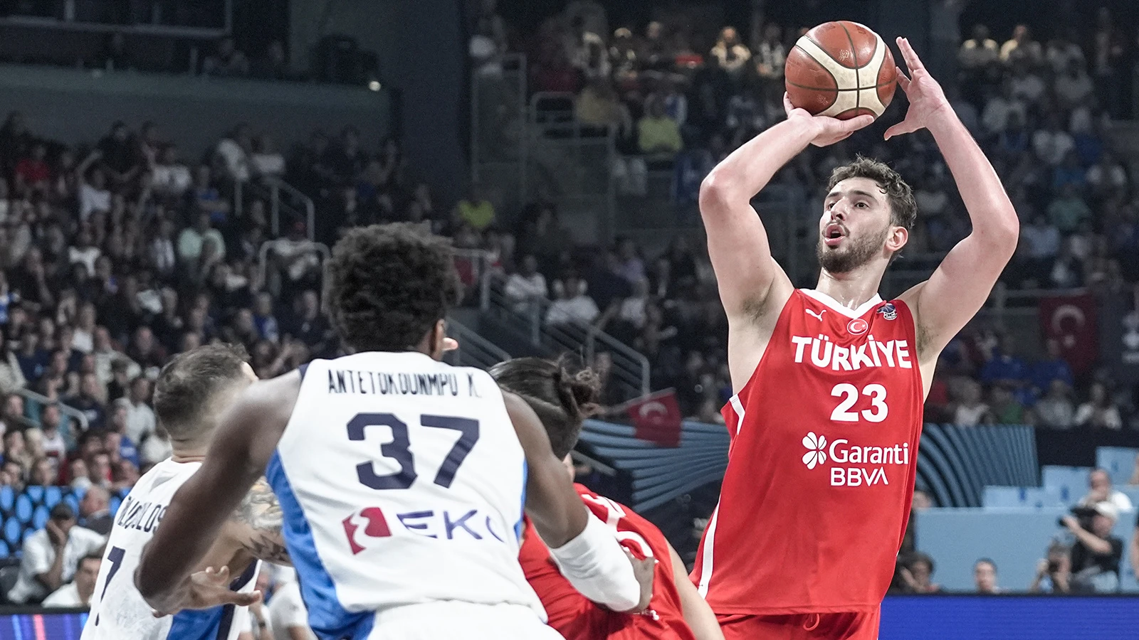 12 Dev Adam, EuroBasket 2025'te tarih yazarak finale yükseldi