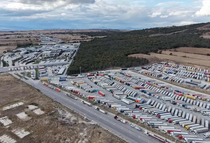 Hamzabeyli Sınır Kapısı'nda Tır Kuyruğu 30 Kilometreyi Buldu