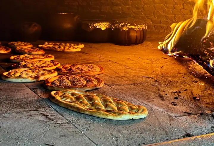 Siirt'te ramazanda fırınlarda tepsi ve güveç yoğunluğu