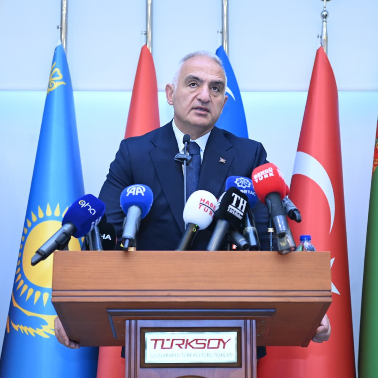 "Dijital çağ yozlaşmayla geliyor”