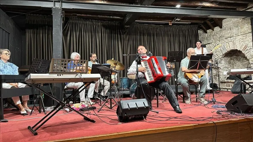 Edirneli sanatçı Kaşıkçı Yunanistan'da sahne aldı