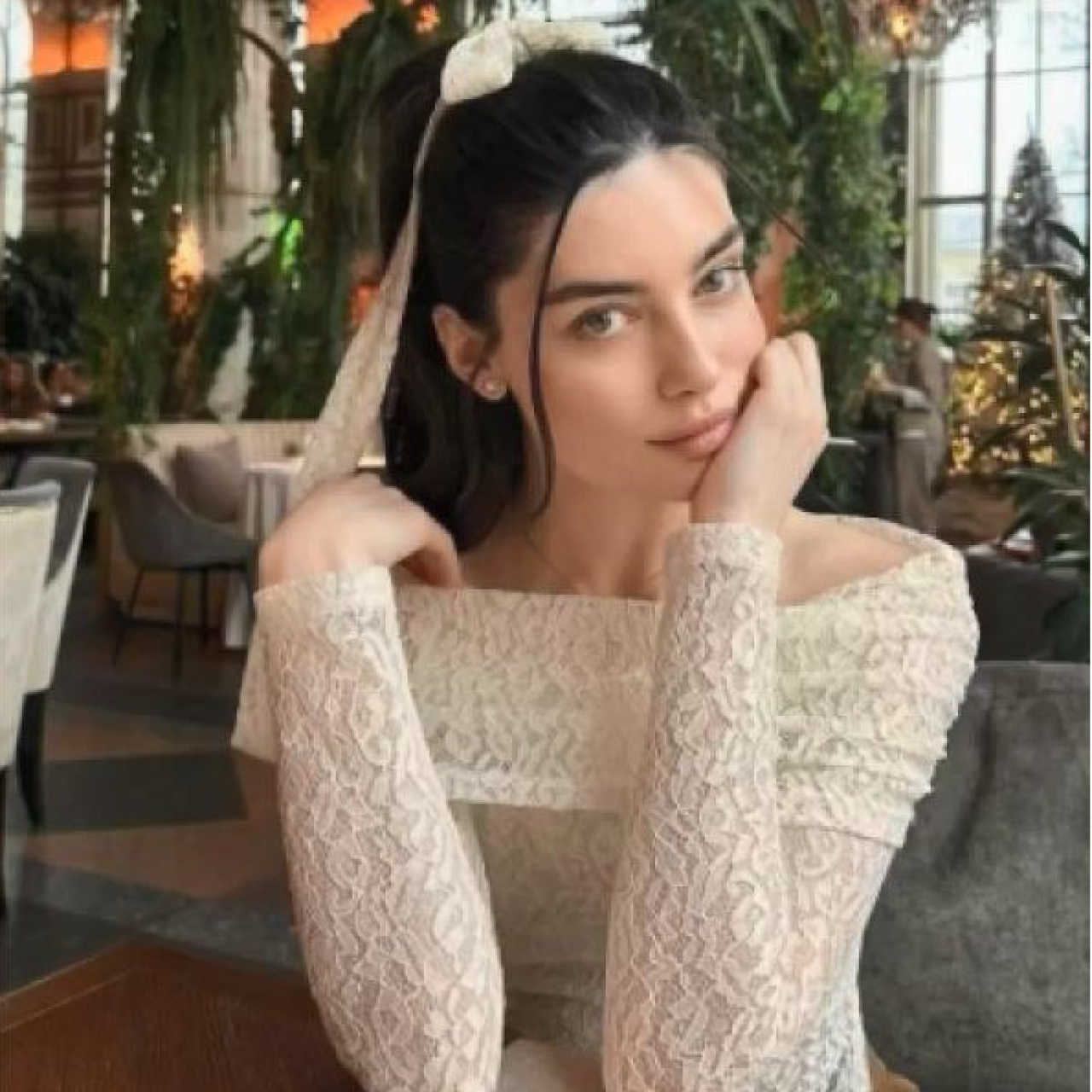 Model Büşra Karakaş, Rus turisti darp etti iddiası!