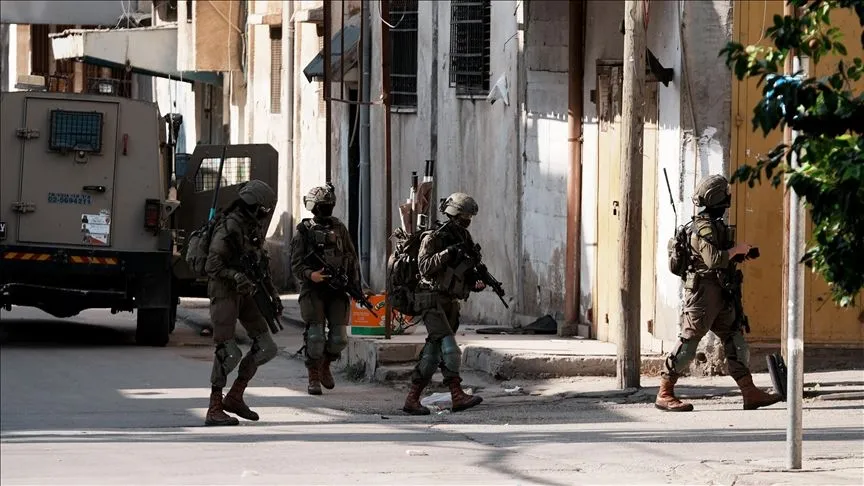İsrail ordusu, araçlı saldırı şüphesiyle Ramallah'ı kuşattı