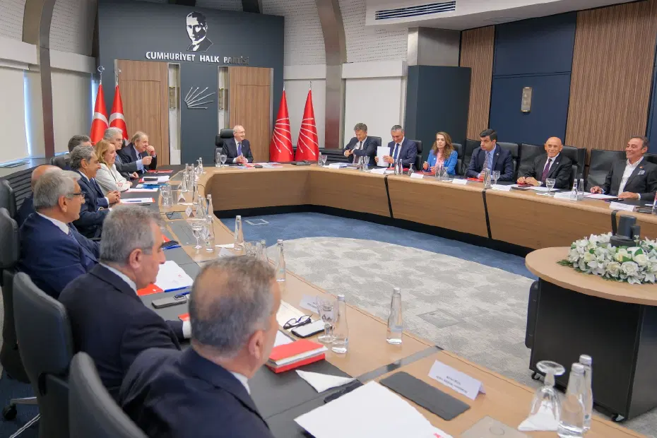 CHP'de grup toplantısı düğümü. Kılıçdaroğlu salı günü kürsüye çıkacak