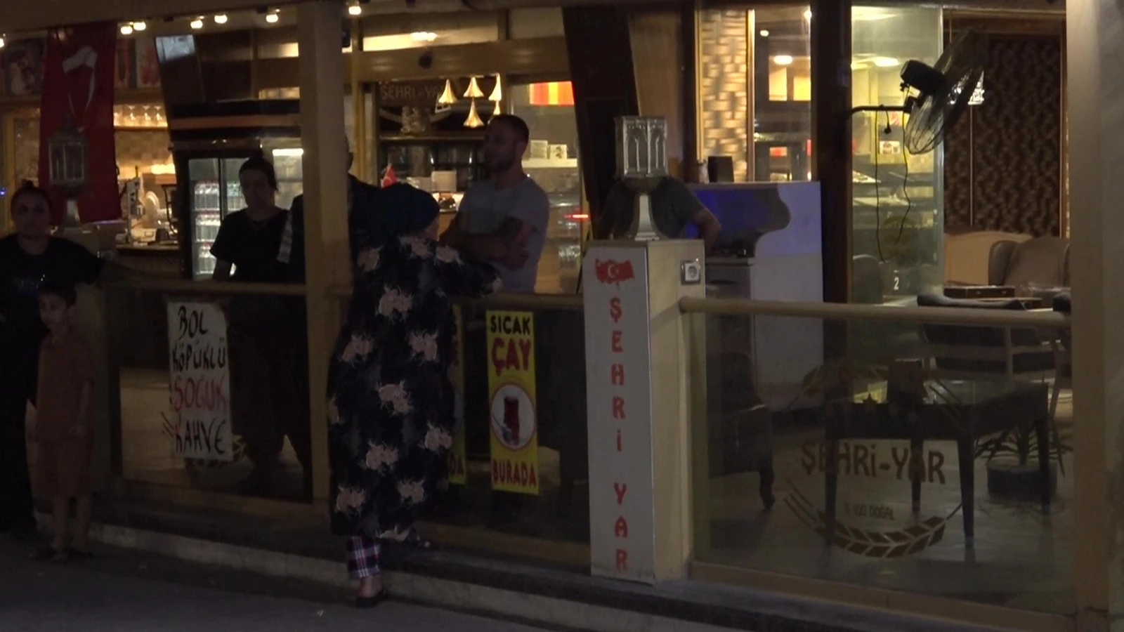 Adana'da şok eden olay! Pastaneye el bombası atıp kaçtı