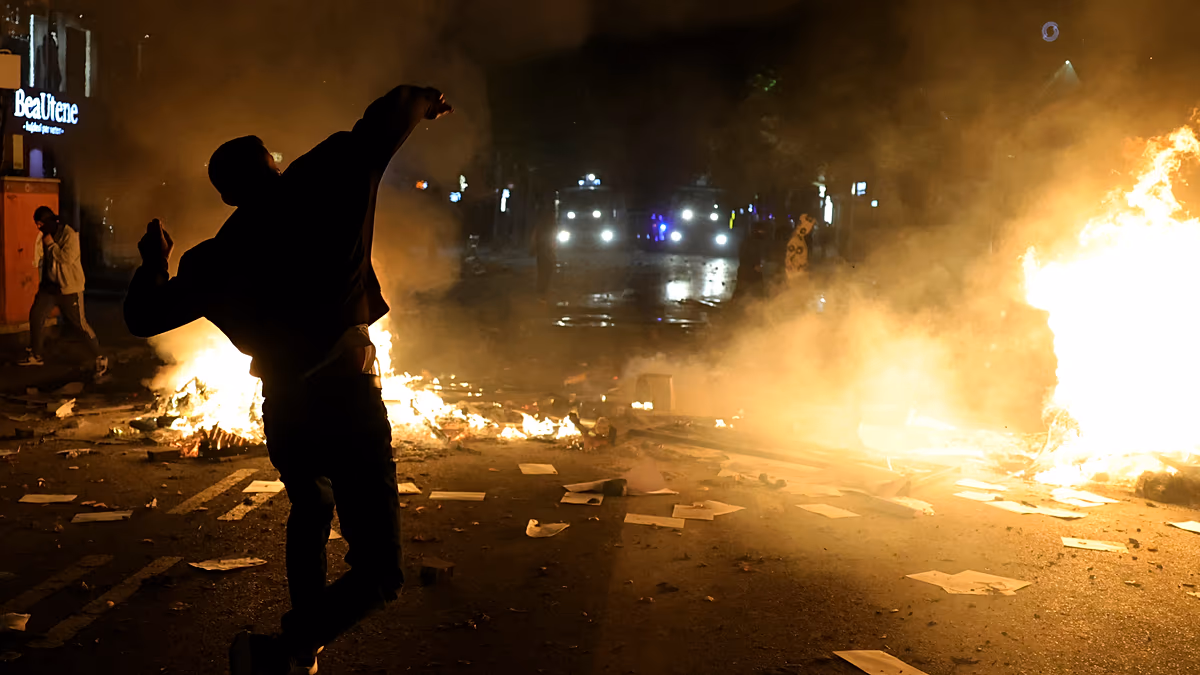 Arnavutluk: Tiran’daki öğrenci protestoları Flamingo Devrimi ile şiddetleniyor