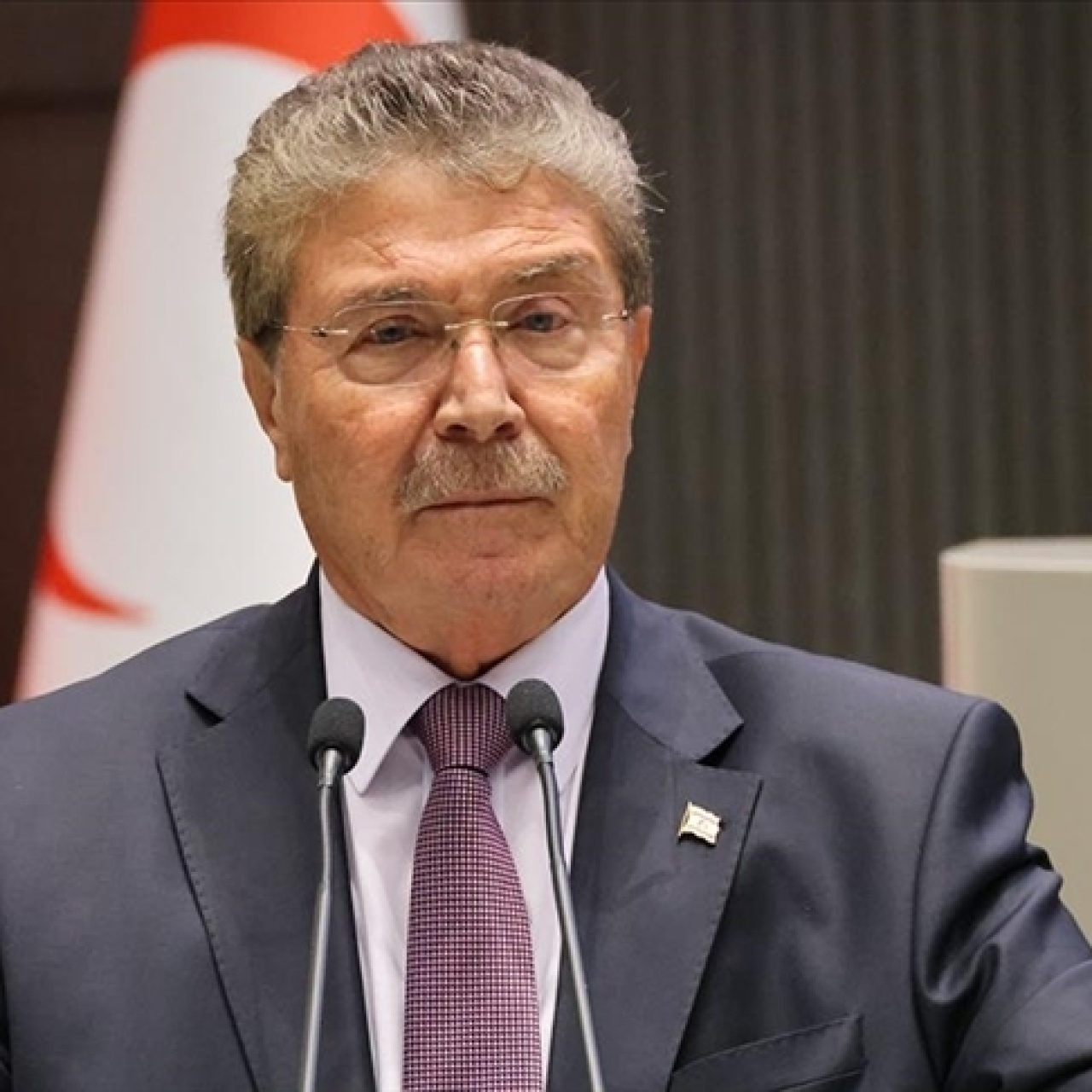 KKTC Başbakanı Üstel'den Rum bakana tepki: Türkiye garantördür, işgalci değil
