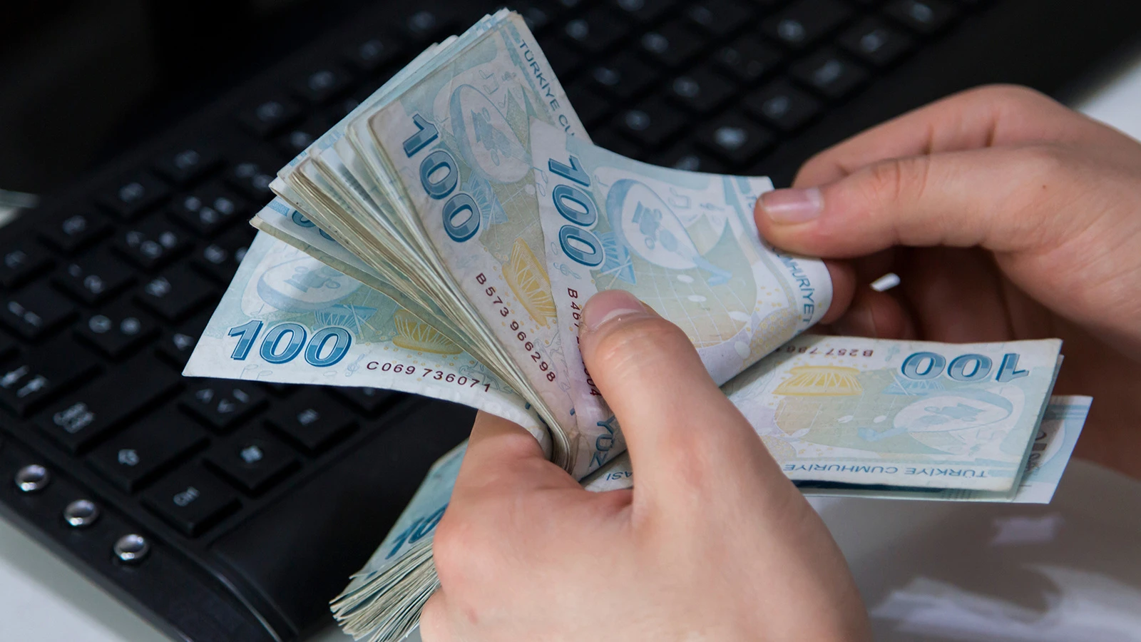 100 bin liralık faizsiz kredi! Bankaların yarışı kızıştı