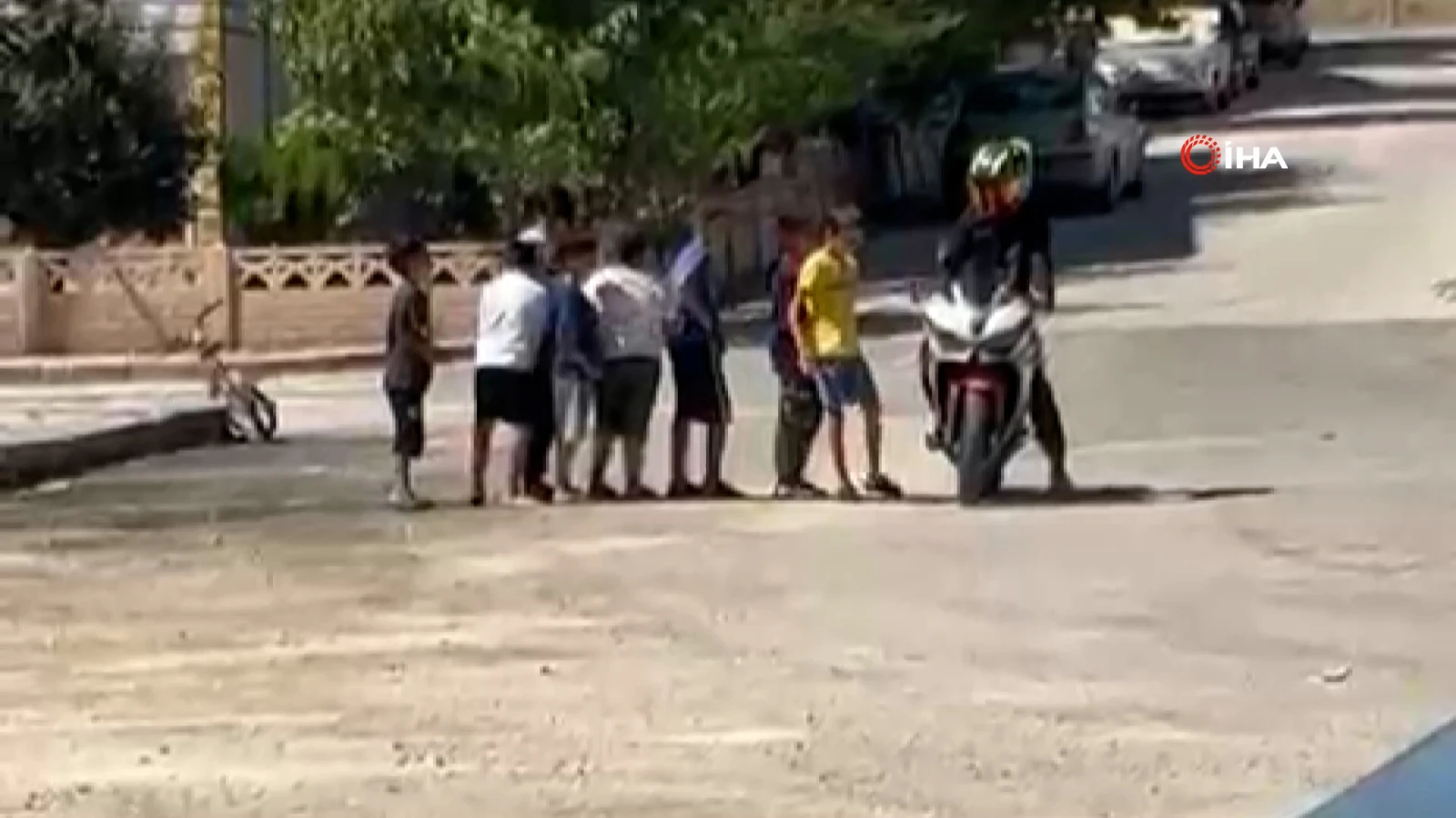 Adres Elazığ: Motorcu ile çocuklar arasında renkli anlar