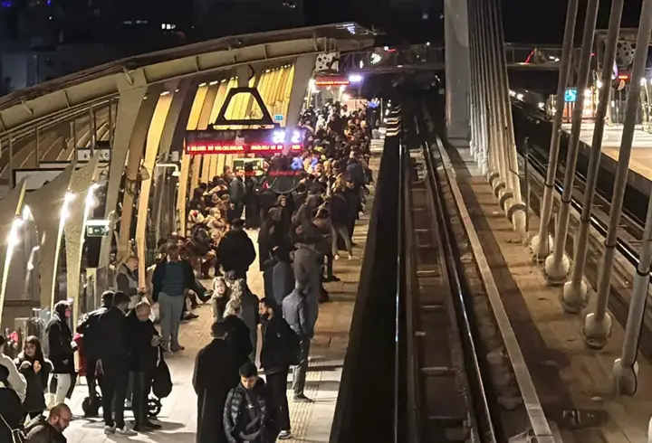 İstanbul'da metro seferlerinde aksama! Bazı seferler durduruldu
