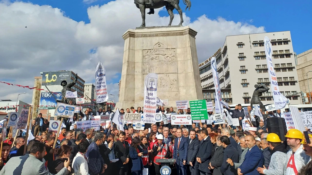 Emeklilikte Kademe Bekleyenler Ankara'da Basın Açıklaması Düzenledi