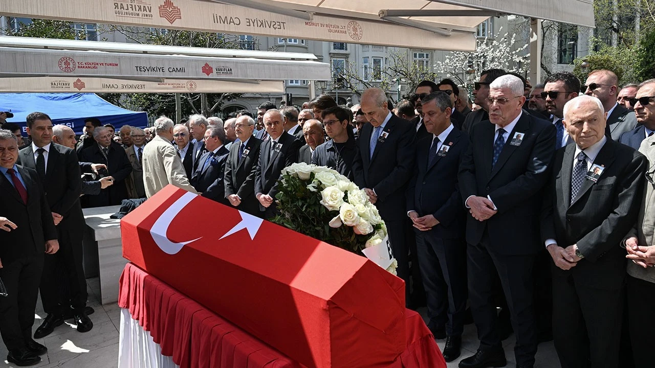 Eski TBMM Başkanı Hüsamettin Cindoruk son yolculuğuna uğurlandı