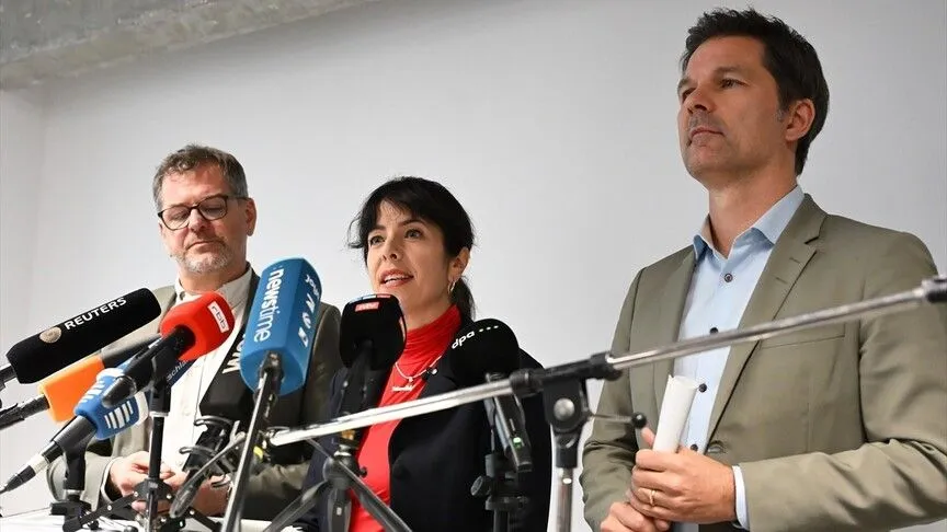 Berlin'de Sol Parti, Yeşiller Ve Spd Yöneticileri Koalisyon Görüşmelerine Başlamak İçin Anlaştı