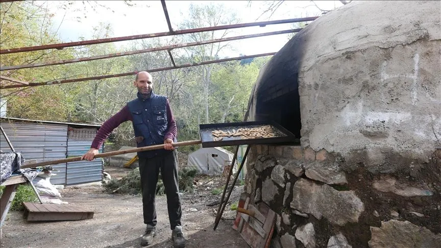Mahallenin taş fırını ramazan ikramlıkları için yakıldı