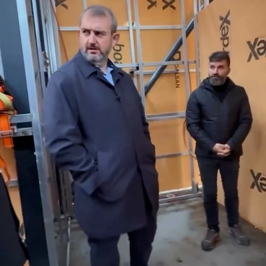 Güngören Belediye Başkanı Bünyamin Demir'den Dikkat Çeken Namaz Hassasiyeti: Pisuvara İzin Vermedi