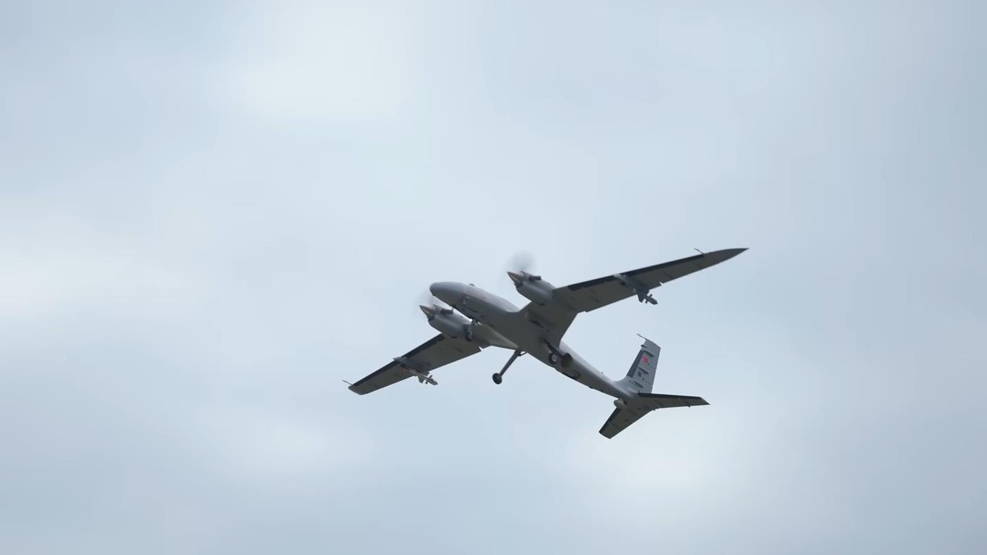 Bayraktar AKINCI’dan EREN ile hava-hava atışında tam isabet