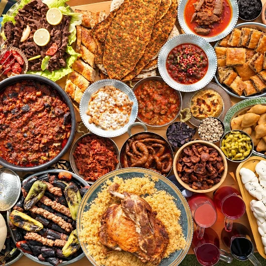 Diyarbakır’da Lezzetin Sırrı Sumak Ekşisinde: Meftuneden Duvaklı Pilava 48 Lezzet Noktasıyla Gastronomi Rotası