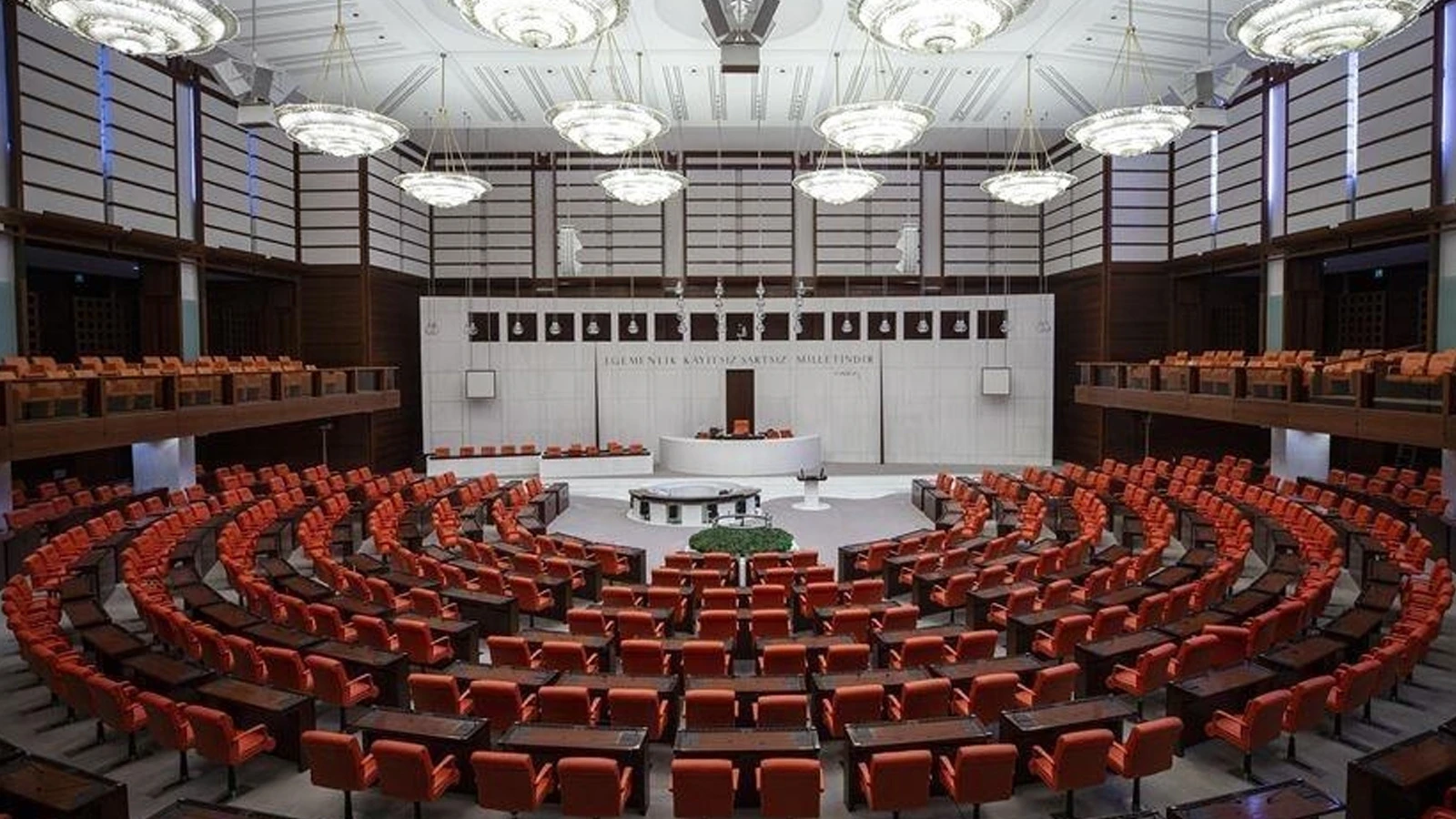 EMEP, CHP, DEM Parti ve TİP'ten işçilerin sendikal haklarına yönelik kanun teklifi