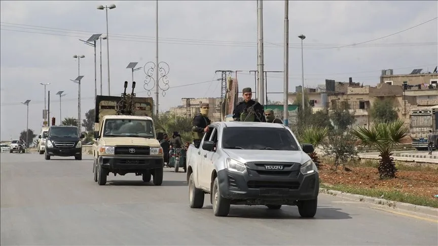 PKK/YPG'li teröristler Halep kent merkezinden çekilmeye devam ediyor