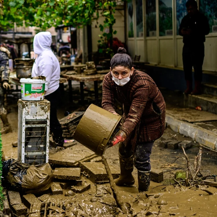 İstanbul Valisi: 3 Bin Ev Ve İşyeri Afetten Zarar Gördü
