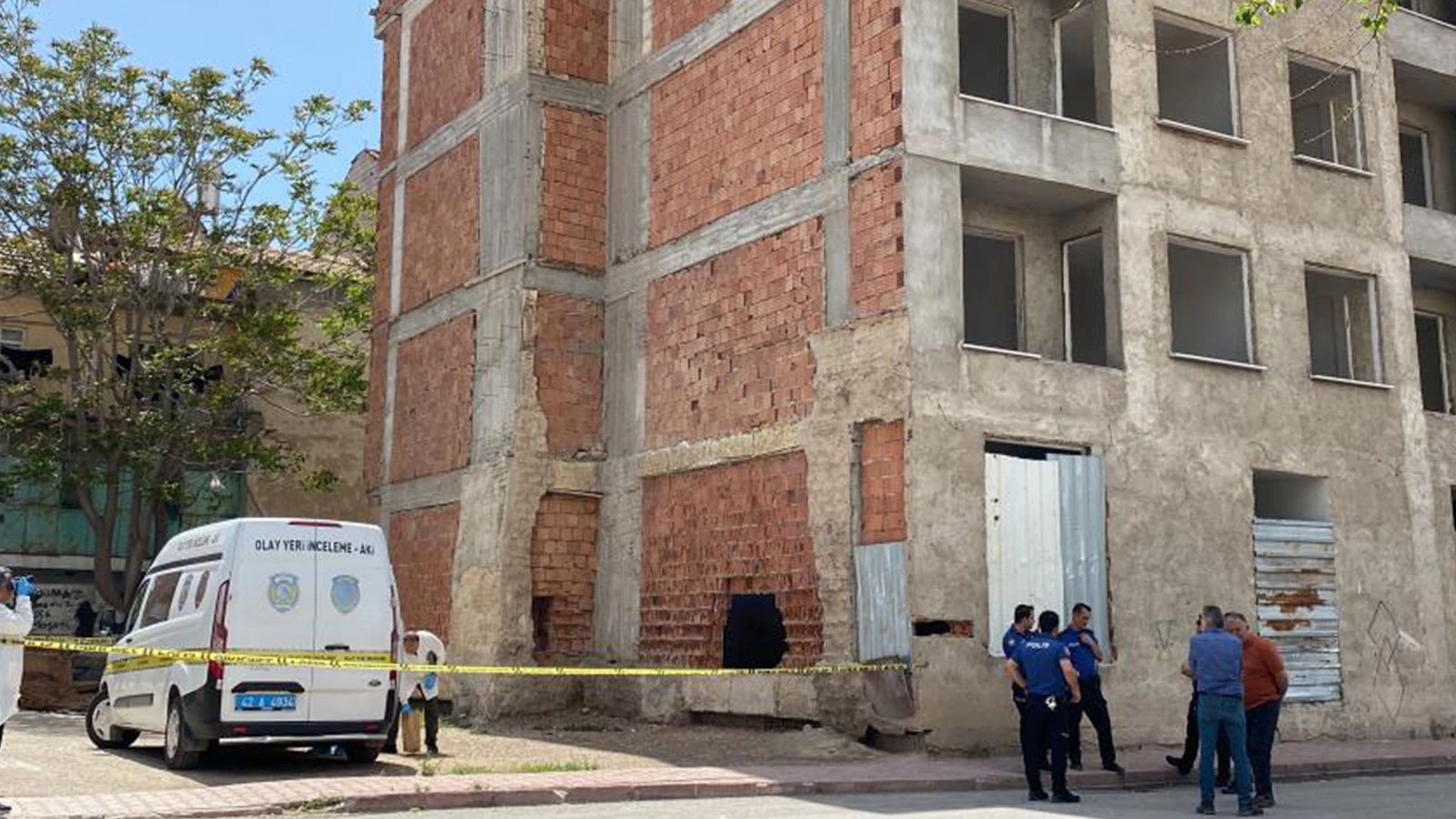 Kötü koku gelen inşaatta erkek cesedi bulundu