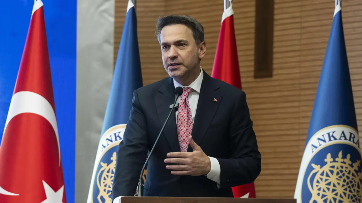 Bakan Bayraktar Türkiye'nin 2040 Enerji Hedefini Açıklandı: Yüzde 70 Yenilenebilir Kaynak
