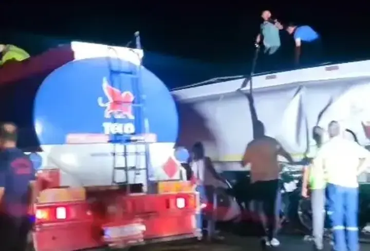 Susurluk'ta TIR ile akaryakıt tankeri çarpıştı: 1 Yaralı