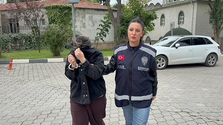 Samsun’da Baktığı Yaşlı Kadının Hesabını Boşaltan Bakıcı Suçüstü Yakalandı