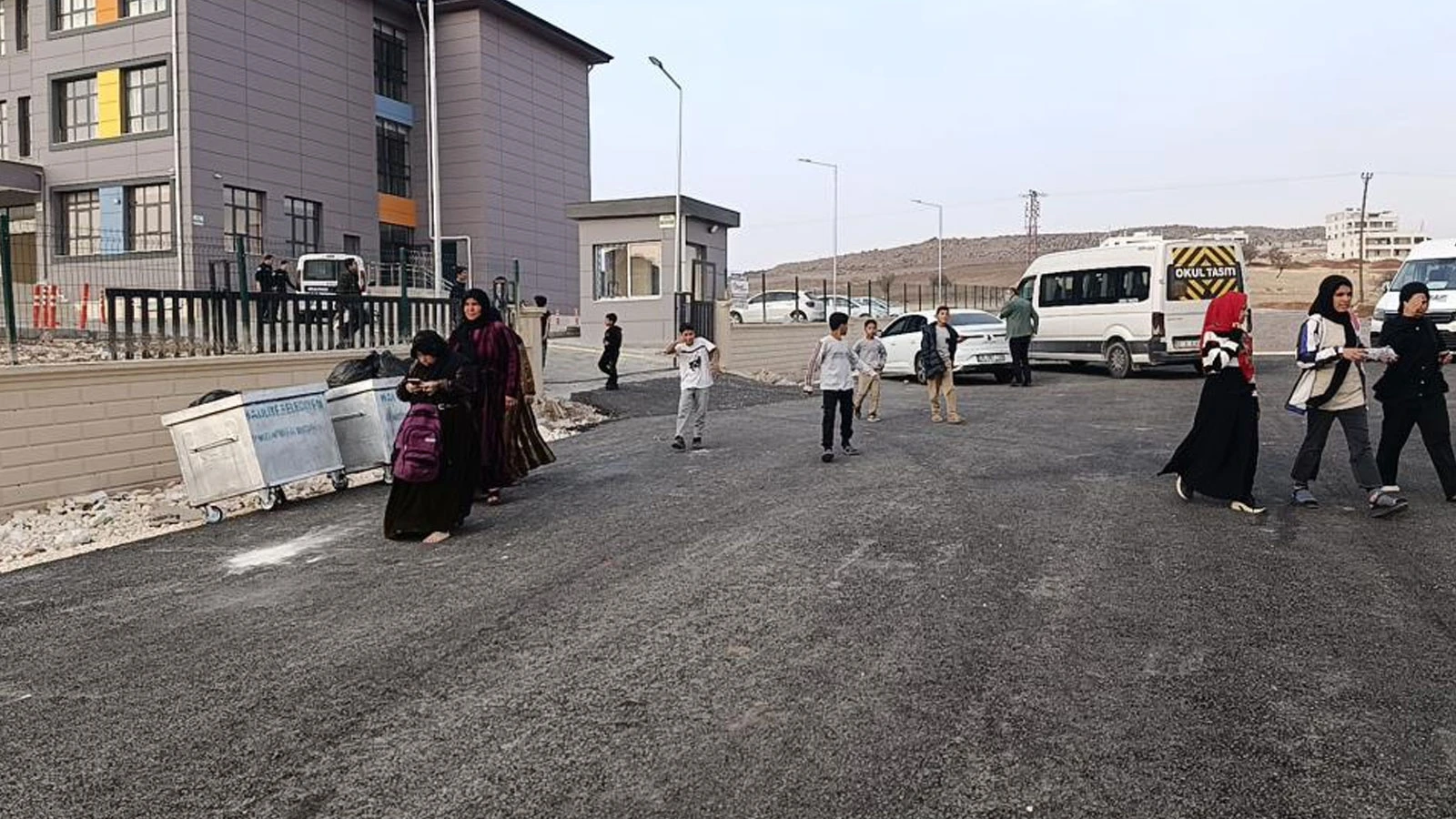 Şanlıurfa'da gıda zehirlenmesi: 25 öğrenci hastaneye kaldırıldı