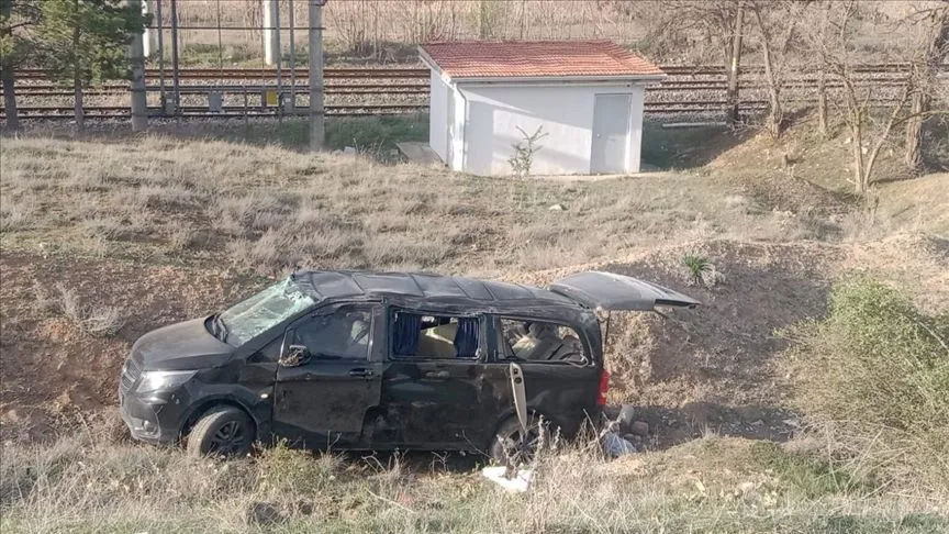 Oyuncu Berk Atan, Eskişehir'de geçirdiği trafik kazasında yaralandı