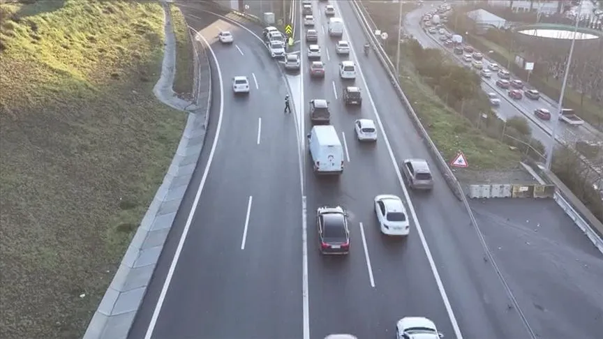 İstanbul'da dron destekli taralı alan ve şerit ihlali denetiminde 842 araca ceza 