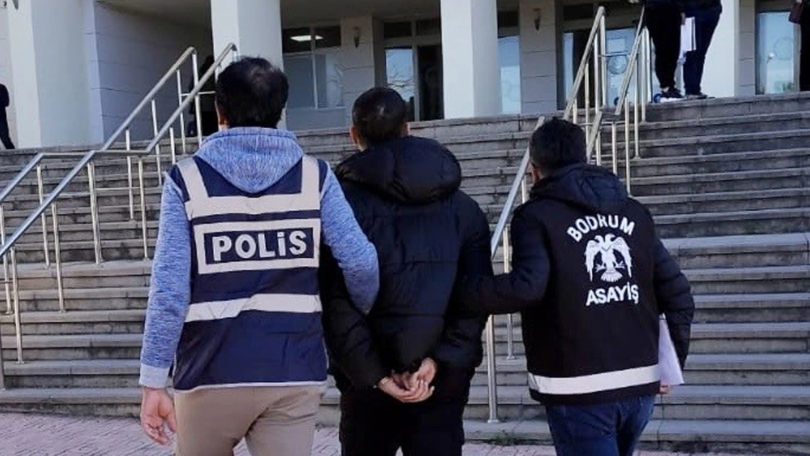 Polisi sürükleyerek yaralayan motosiklet sürücüsü tutuklandı