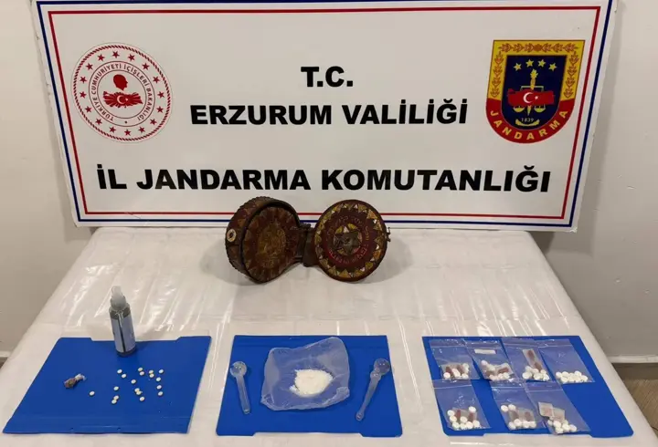 Erzurum’da ceylan derisine yazılmış altın işlemeli Tevrat ele geçirildi