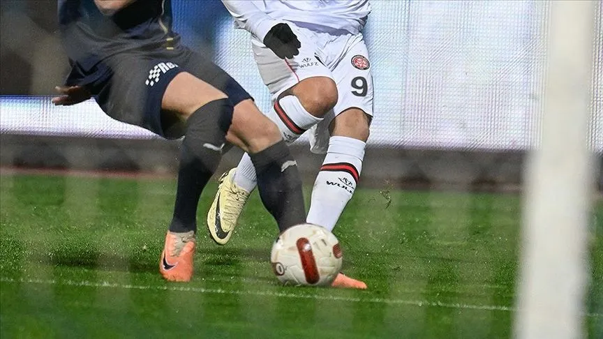Süper Lig'de 'Haliç derbisi' yarın oynanacak