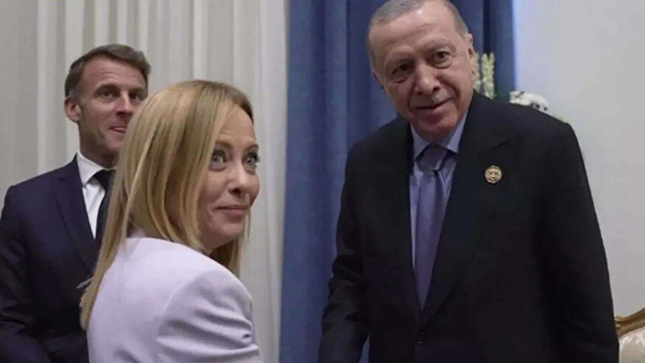 Erdoğan'ın İtalya Başbakanı Meloni'ye sigara uyarısı İtalya basınında