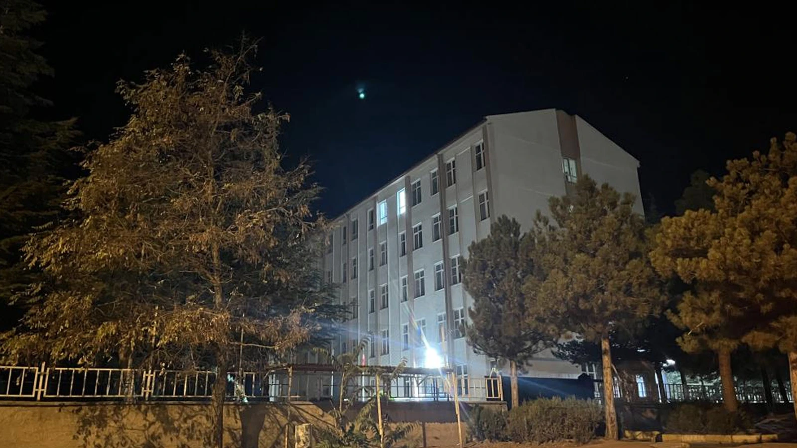 Niğde’de 6 öğrenci yedikleri pastadan sonra hastanelik oldu